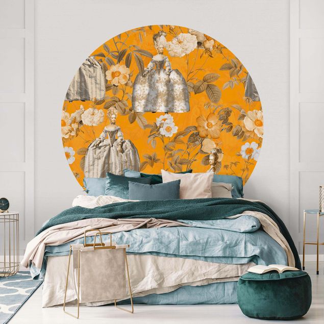 Wanddeko Esszimmer Pompöse Kleider im Garten auf Orange