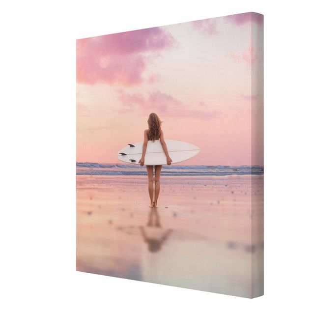 Wanddeko Treppenhaus Surfergirl mit Board im Abendrot