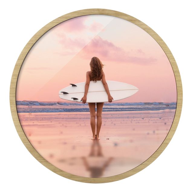 Wanddeko Büro Surfergirl mit Board im Abendrot