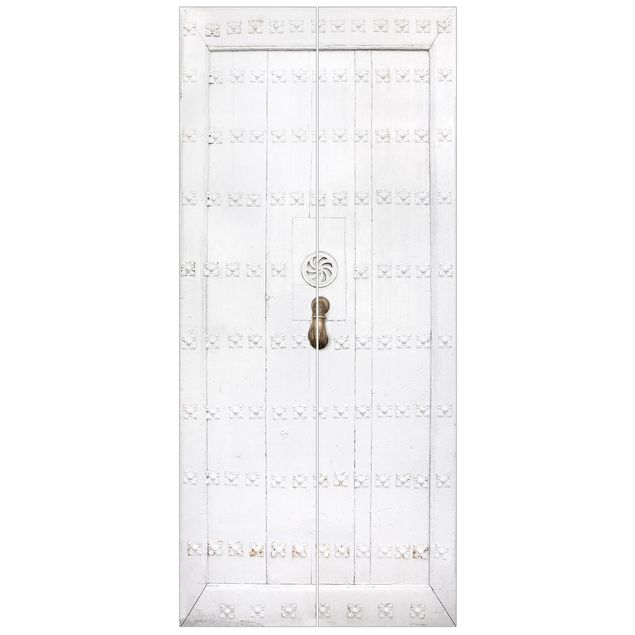 Wanddeko Büro Mediterrane weiße Holztür mit verzierten Beschlägen