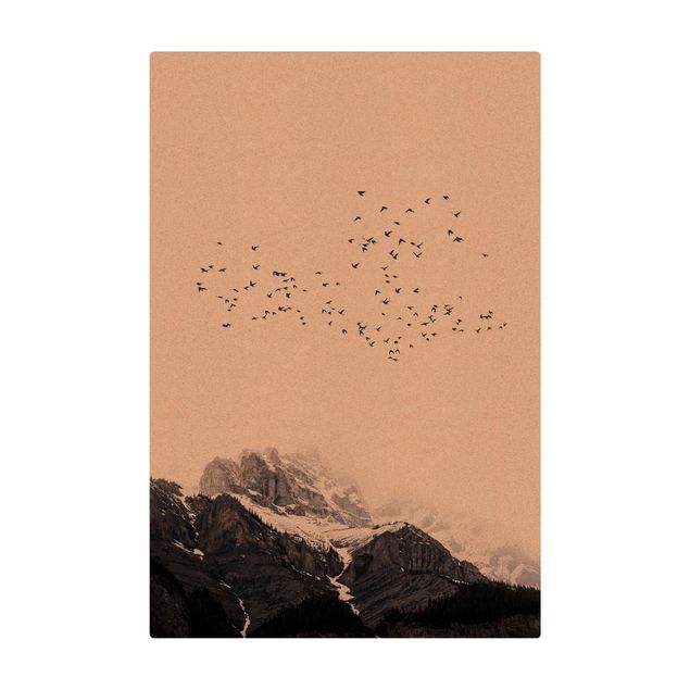 Wanddeko Berg Vogelschwarm vor Bergen Schwarz Weiß