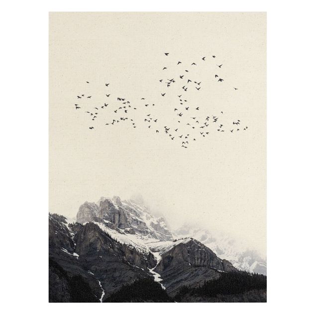 Wanddeko Flur Vogelschwarm vor Bergen Schwarz Weiß