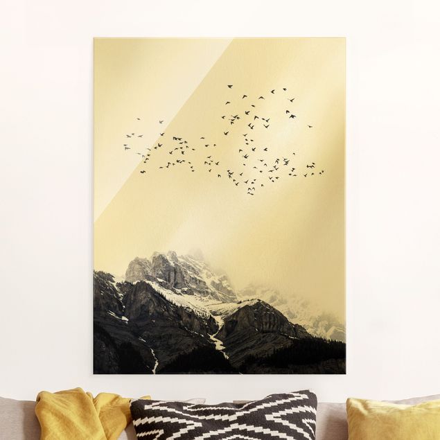 Wanddeko Schlafzimmer Vogelschwarm vor Bergen Schwarz Weiß