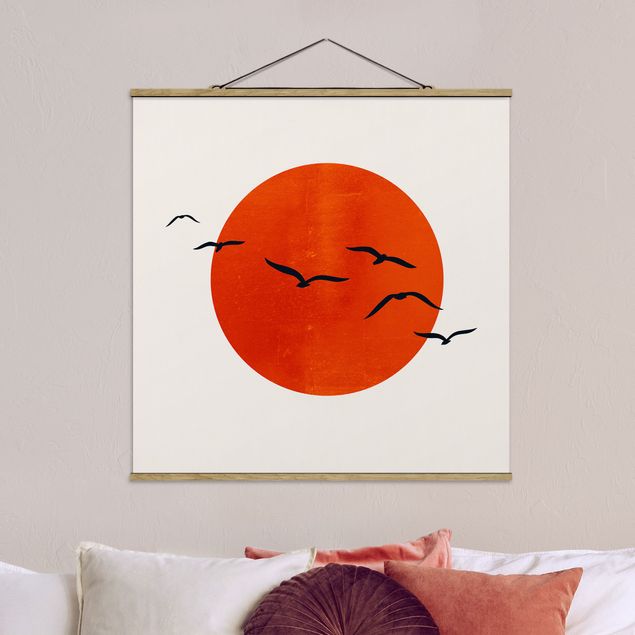 Wanddeko Wohnzimmer Vogelschwarm vor roter Sonne I
