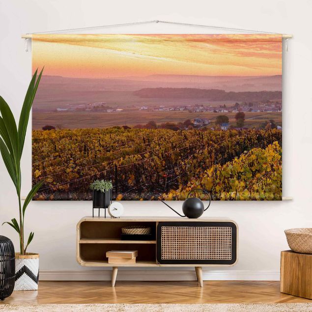 Wanddeko Wohnzimmer Weinplantage bei Sonnenuntergang
