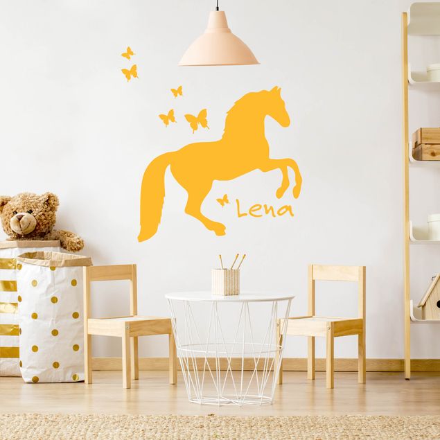 Wanddeko Büro Wunschtext-Pferd mit Schmetterlingen